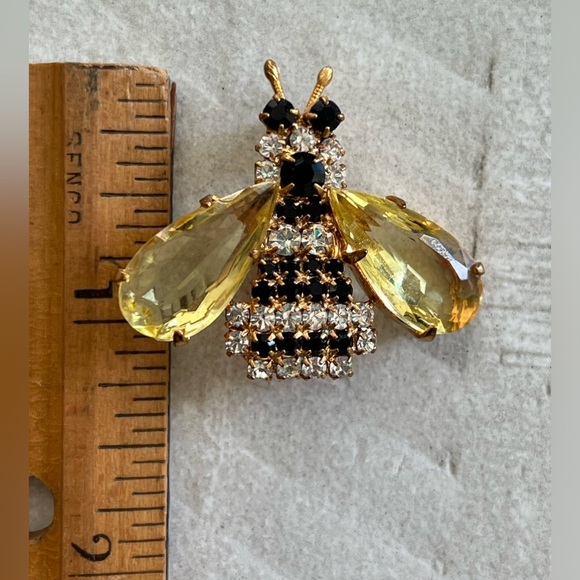 Bumble Bee Brooch with Colorful White, Yellow and Black Rhinestone w Gold - Picture 3 of 4